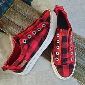 Blowfish Malibu Plaid Sneakers 🖤